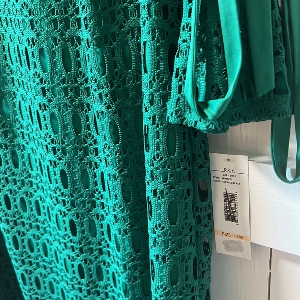 R&K Green Tie Front Midi Dress with 3/4 Sleeves - Picture 7 of 7